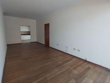 Departamento en  venta. 2D en Laprida al 100
