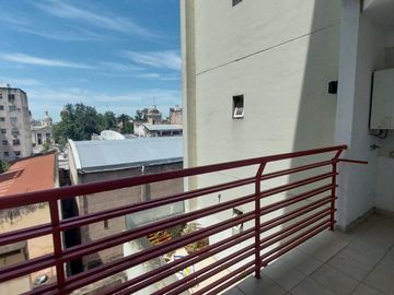 Departamento en  venta. 2D en Laprida al 100