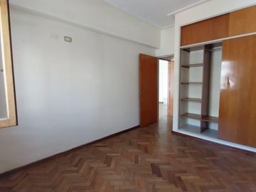 Departamento en  venta. 2D en Laprida al 100