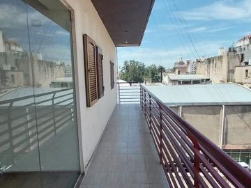 Departamento en  venta. 2D en Laprida al 100
