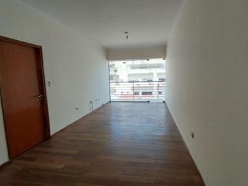 Departamento en  venta. 2D en Laprida al 100