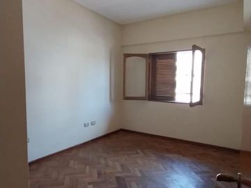 Departamento en  venta. 2D en Laprida al 100