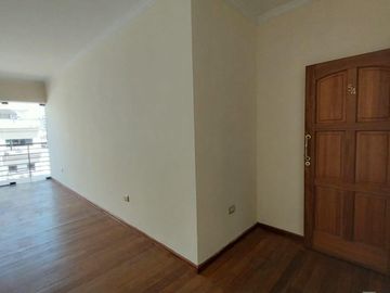 Departamento en  venta. 2D en Laprida al 100