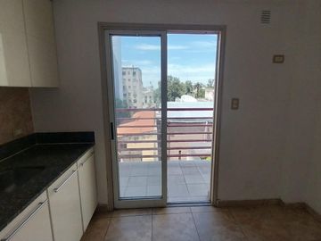 Departamento en  venta. 2D en Laprida al 100