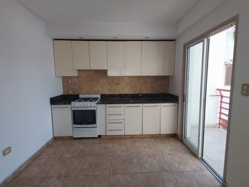 Departamento en  venta. 2D en Laprida al 100