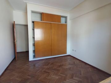 Departamento en  venta. 2D en Laprida al 100