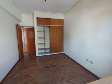 Departamento en  venta. 2D en Laprida al 100