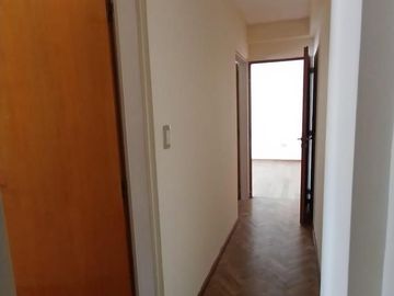 Departamento en  venta. 2D en Laprida al 100