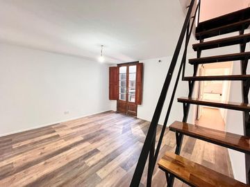 Casa de pasillo de dos dormitorios con patio y parrillero. 60 m2. Rosario, Centro
