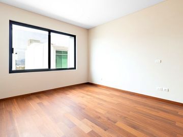 Se Vende Casa en Zibata, 3 Niveles, Jardín, 4 Recamaras, 4 Baños, Roof Garden..