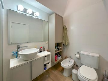 Casa de 2 dormitorios más escritorio, patio con parrillero y amenities
