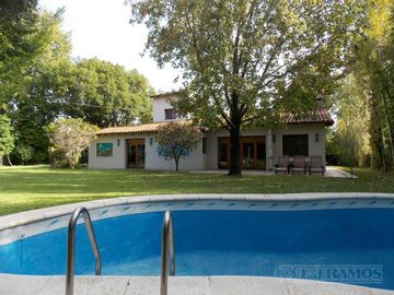 Casa en venta de 6 dormitorios en Lomas de San Isidro