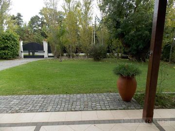 Casa en venta de 6 dormitorios en Lomas de San Isidro