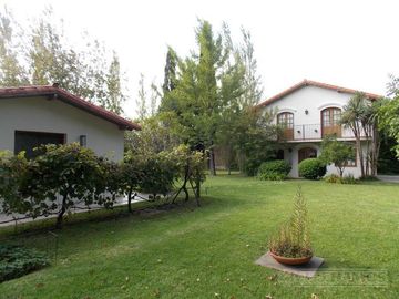 Casa en venta de 6 dormitorios en Lomas de San Isidro