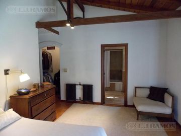 Casa en venta de 6 dormitorios en Lomas de San Isidro