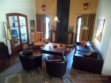 Casa en venta de 6 dormitorios en Lomas de San Isidro