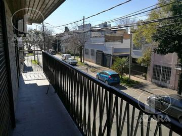 Lindo PH 4 ambientes con terraza y parrilla    local c/baño o cochera p/2autos