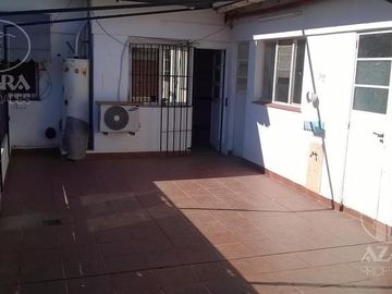 Lindo PH 4 ambientes con terraza y parrilla    local c/baño o cochera p/2autos
