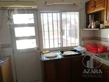 Lindo PH 4 ambientes con terraza y parrilla    local c/baño o cochera p/2autos