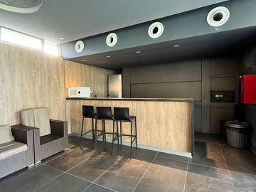 SUMMUM - UN DORMITORIO CON BALCON GRANDE