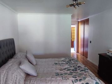 PARCELA CON JARDIN FORMADO, PISCINA Y QUINCHO,SIN REGLAMENTO