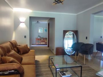 PARCELA CON JARDIN FORMADO, PISCINA Y QUINCHO,SIN REGLAMENTO