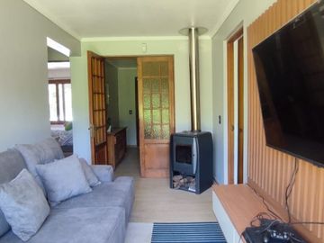 PARCELA CON JARDIN FORMADO, PISCINA Y QUINCHO,SIN REGLAMENTO