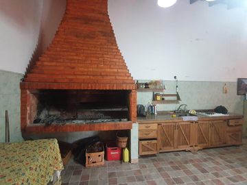 Casa en venta 3 ambientes en Florencio Varela - quincho y pileta