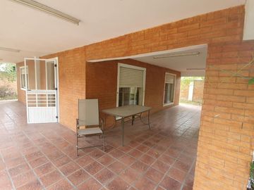 Casa en venta 3 ambientes en Florencio Varela - quincho y pileta