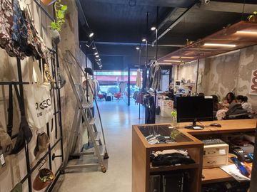Edificio Comercial en  860M2 - SS   PB   1ER PISO - LOCAL/DEPO/OFICINAS - MONTACARGAS