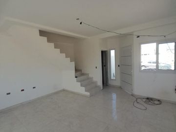 VENDE Dúplex  2 dormitorios, B. Los Cerezos II, Plottier