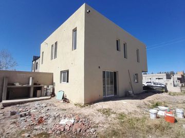 VENDE Dúplex  2 dormitorios, B. Los Cerezos II, Plottier