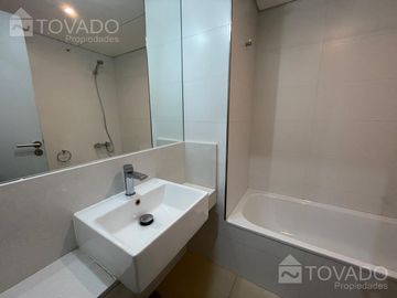 4 Ambientes con Dependencia en el Edificio Liberateur! Full Amenities!