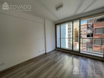 4 Ambientes con Dependencia en el Edificio Liberateur! Full Amenities!
