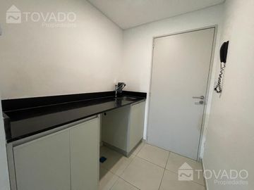 4 Ambientes con Dependencia en el Edificio Liberateur! Full Amenities!