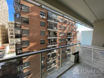 4 Ambientes con Dependencia en el Edificio Liberateur! Full Amenities!