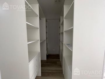 4 Ambientes con Dependencia en el Edificio Liberateur! Full Amenities!