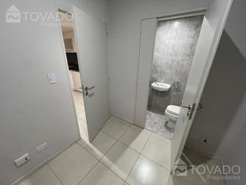 4 Ambientes con Dependencia en el Edificio Liberateur! Full Amenities!