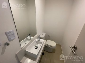 4 Ambientes con Dependencia en el Edificio Liberateur! Full Amenities!