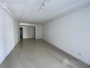 4 Ambientes con Dependencia en el Edificio Liberateur! Full Amenities!