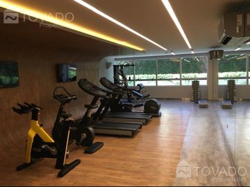 4 Ambientes con Dependencia en el Edificio Liberateur! Full Amenities!