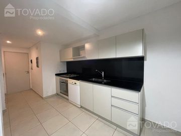 4 Ambientes con Dependencia en el Edificio Liberateur! Full Amenities!