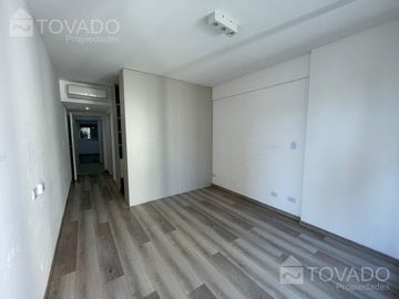 4 Ambientes con Dependencia en el Edificio Liberateur! Full Amenities!