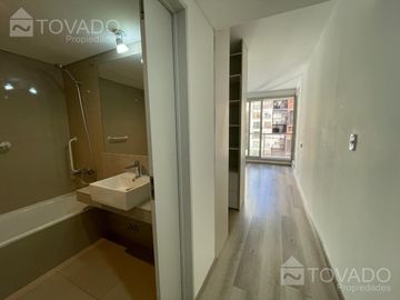 4 Ambientes con Dependencia en el Edificio Liberateur! Full Amenities!