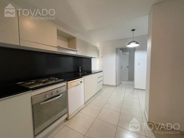 4 Ambientes con Dependencia en el Edificio Liberateur! Full Amenities!