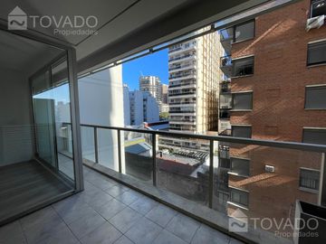 4 Ambientes con Dependencia en el Edificio Liberateur! Full Amenities!