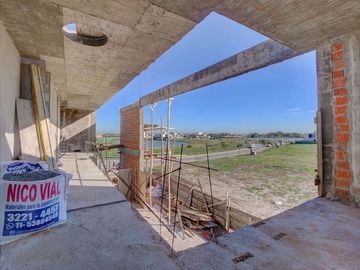 Casa en venta y alquiler al lago en barrio Puentes, Nordelta, Tigre