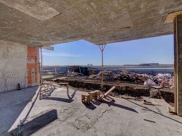 Casa en venta y alquiler al lago en barrio Puentes, Nordelta, Tigre