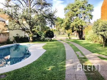 Casa - Barrio Corimayo - Hermoso lote con salida a 2 calles