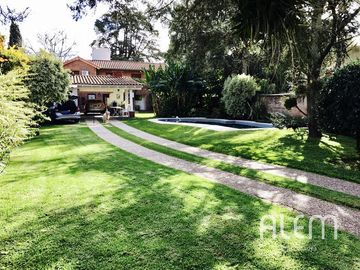 Casa - Barrio Corimayo - Hermoso lote con salida a 2 calles